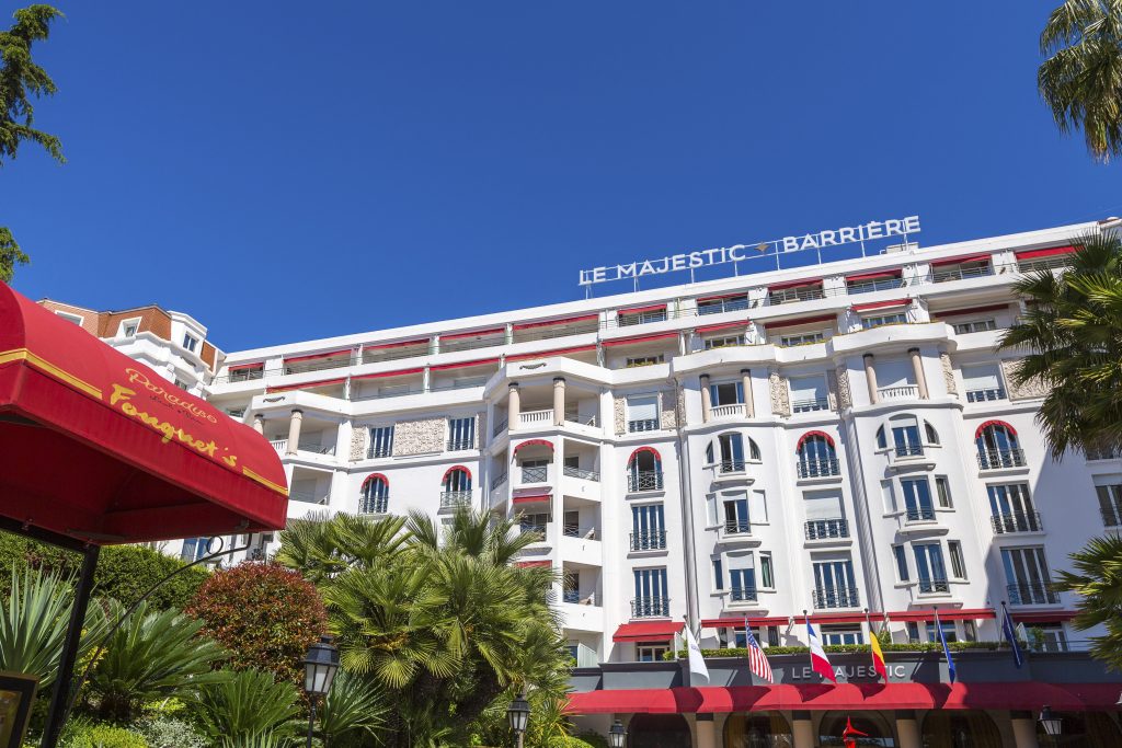L&rsquo;Hôtel Barrière Le Majestic à Cannes propose une escapade idéale pour les amoureux avec son forfait « Escapade Romantique ».