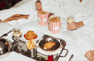 Para San Valentín, los hoteles Barrière Collection transforman su habitación en un cine privado ultragourmet, France · actualité hôtel de luxe