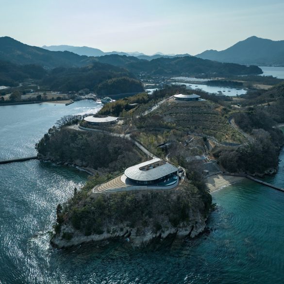 NOT A HOTEL Setouchi - Trois villas en terre battue par BIG sur l'île de Sagishima
