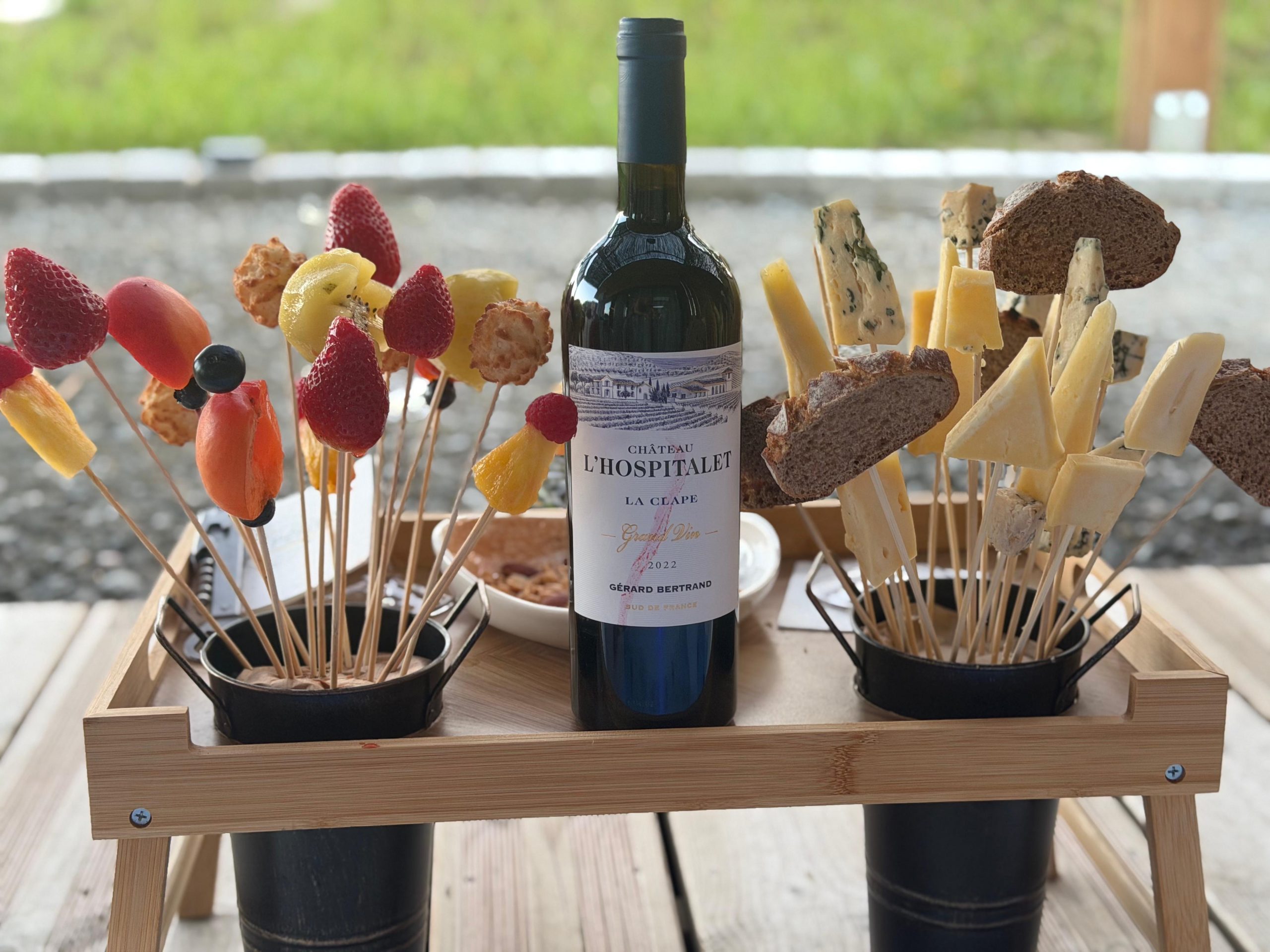Bouquet apéritif fruits fromages vin Château L Hospitalet 2022 Pépites Lodges
