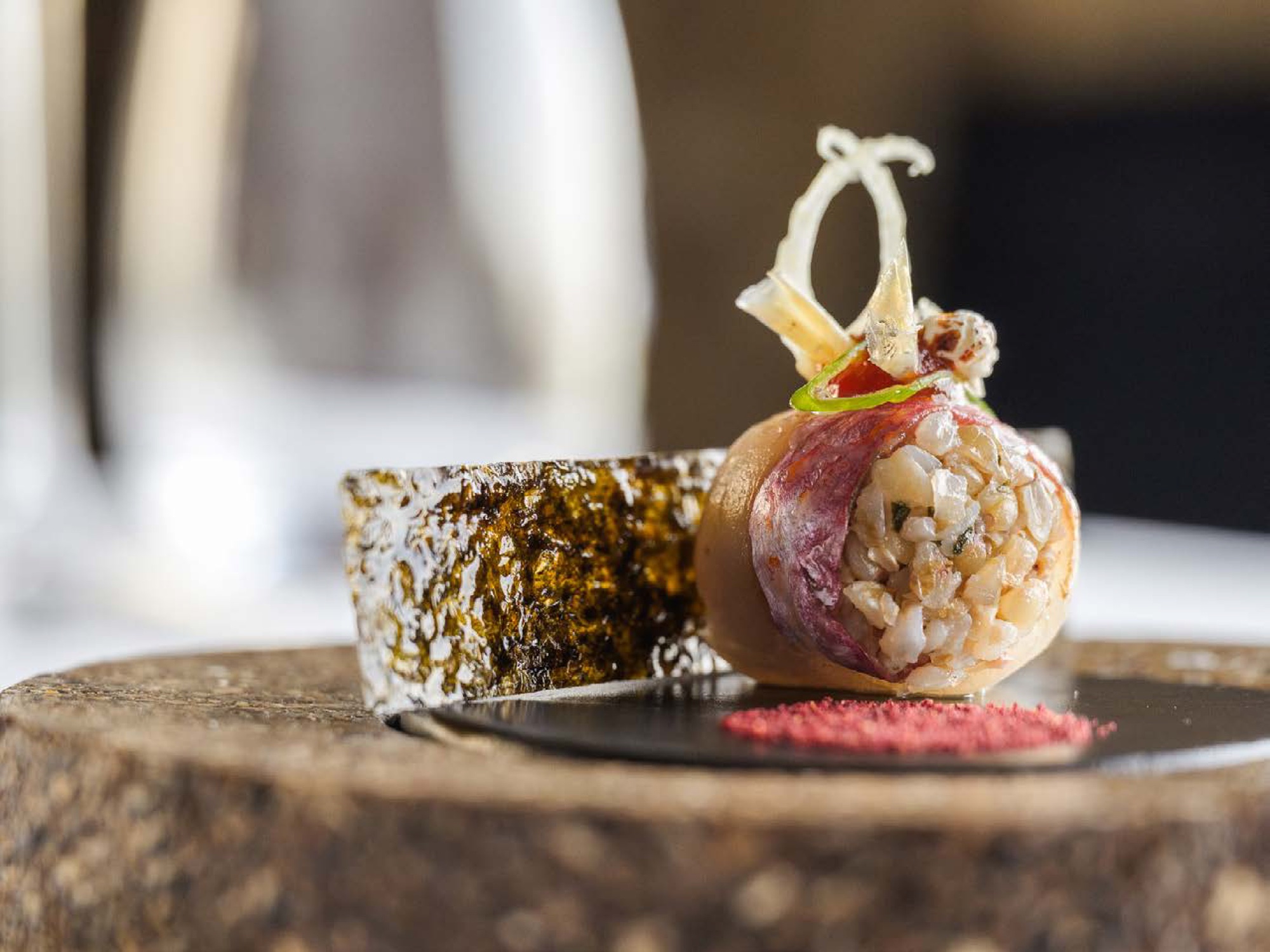 Plat signature du restaurant Nori : sarrasin, algues et travail du produit breton