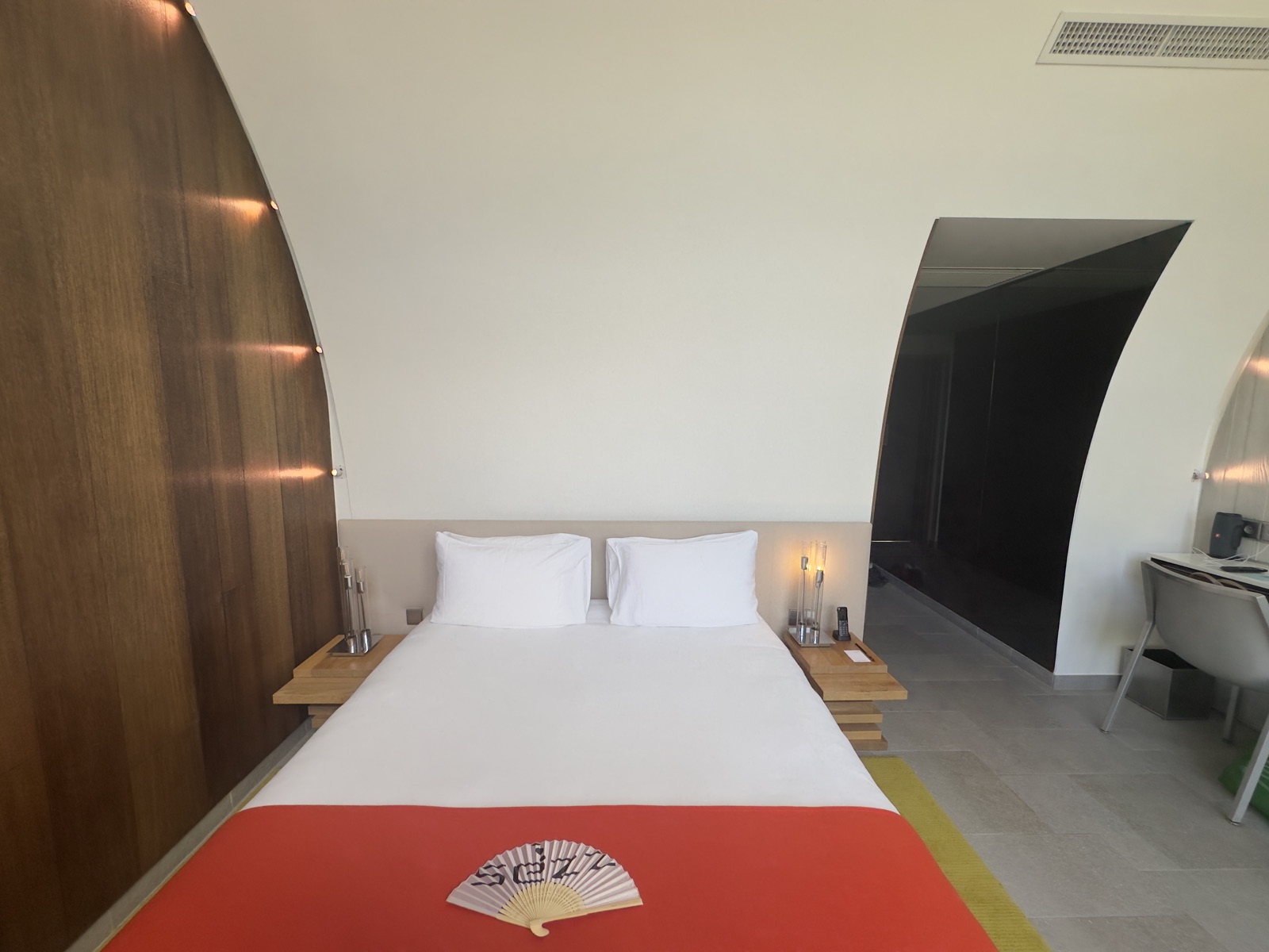 Chambre design Christophe Pillet à l'Hôtel Sezz Saint-Tropez