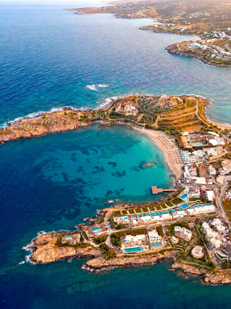 Plan aérien du Fouquet's Mykonos sur la pointe de Paraga