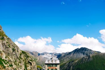 Hôtel Belvedere alpin, Oberwald, Suisse, en montagne