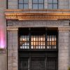 Hotel SonoLux dans le Vieux-Montréal, façade néoclassique du National Trust Building de 1914