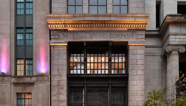 Hotel SonoLux à Montréal : un boutique-hôtel d&rsquo;art sonore élu meilleur nouvel hôtel du monde 2026