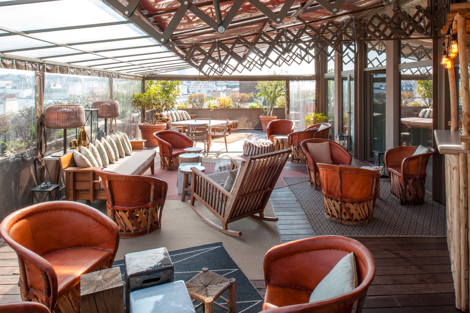 Terrasse d'une suite de Brach Paris avec vue sur la tour Eiffel