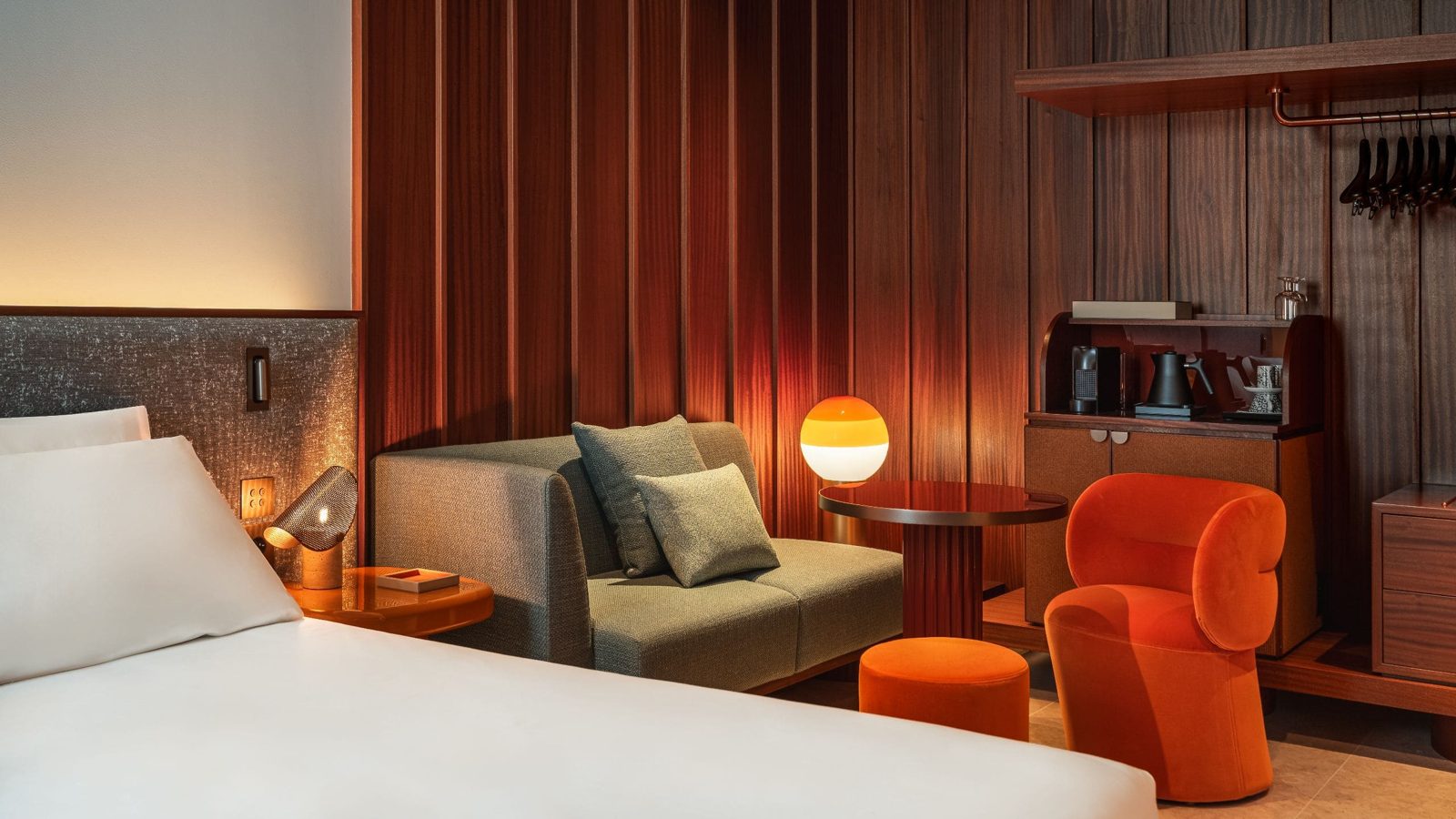 Chambre au design soigné d'un hôtel Hyatt · La Revue des Hôtels