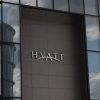 Hyatt Hotels, signalétique d'un immeuble du groupe hôtelier de luxe · La Revue des Hôtels