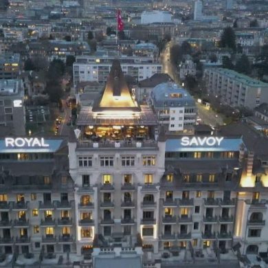 "Les clients s'attendent à être chouchoutés": immersion dans le luxe du Royal Savoy à Lausanne