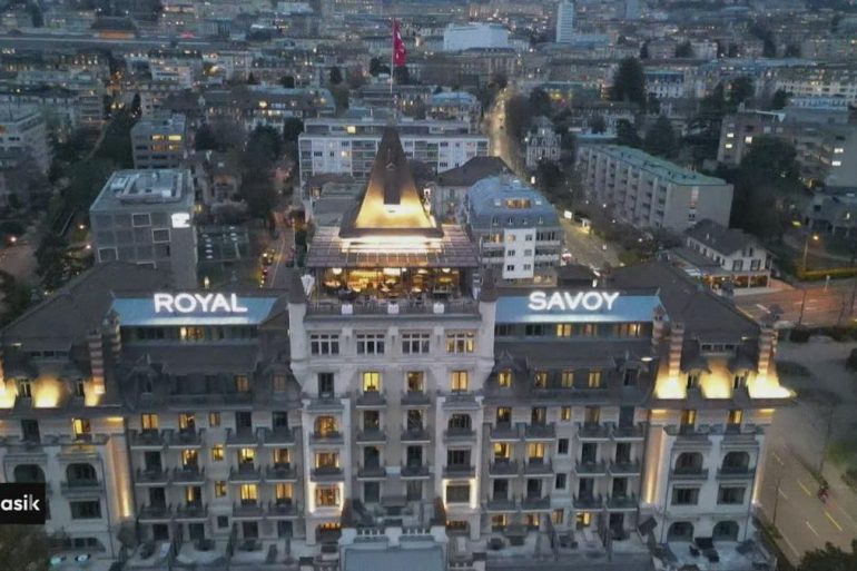 "Les clients s'attendent à être chouchoutés": immersion dans le luxe du Royal Savoy à Lausanne