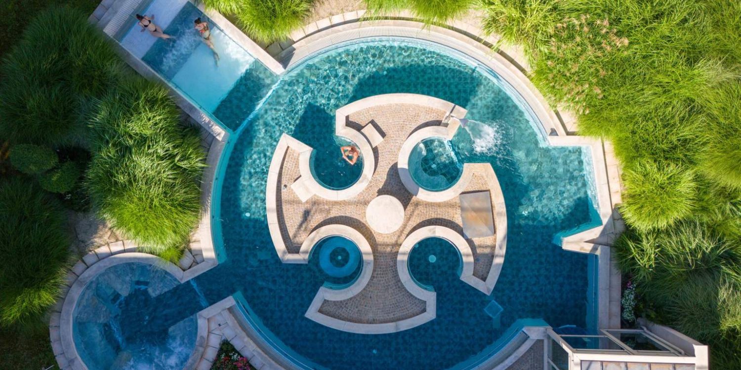 Hôtel Lyon Métropole by Arteloge piscine olympique 50 mètres extérieure vue drone