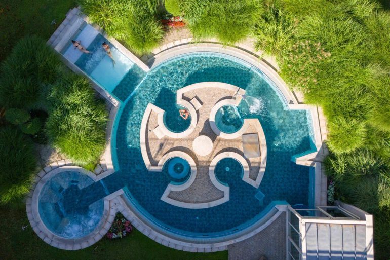 Hôtel Lyon Métropole by Arteloge piscine olympique 50 mètres extérieure vue drone