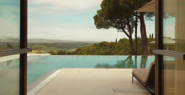 Castelfalfi — village médiéval toscan transformé en resort, Toscane