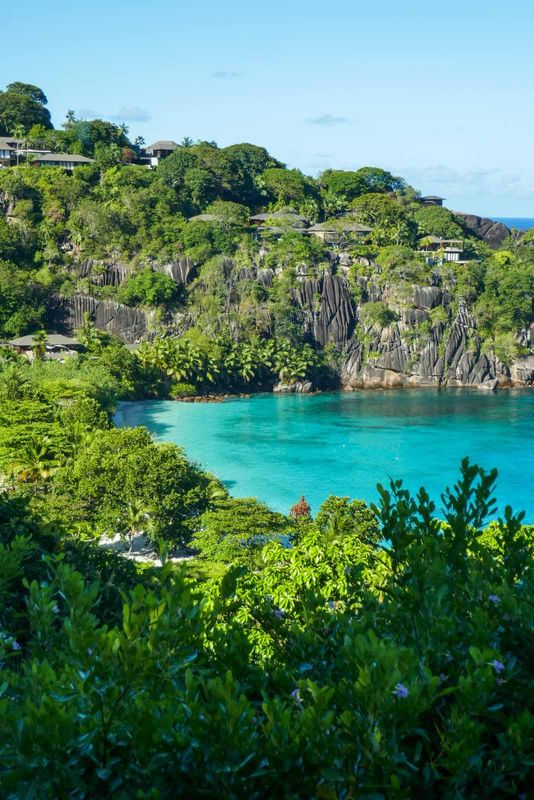 Notre avis sur le Four Seasons Resort Seychelles, luxe vertical et plage de carte postale