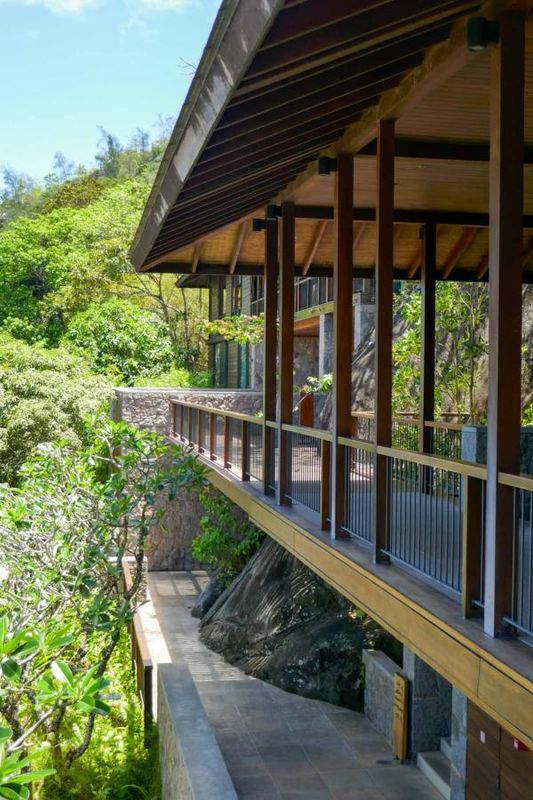 Notre avis sur le Four Seasons Resort Seychelles, luxe vertical et plage de carte postale