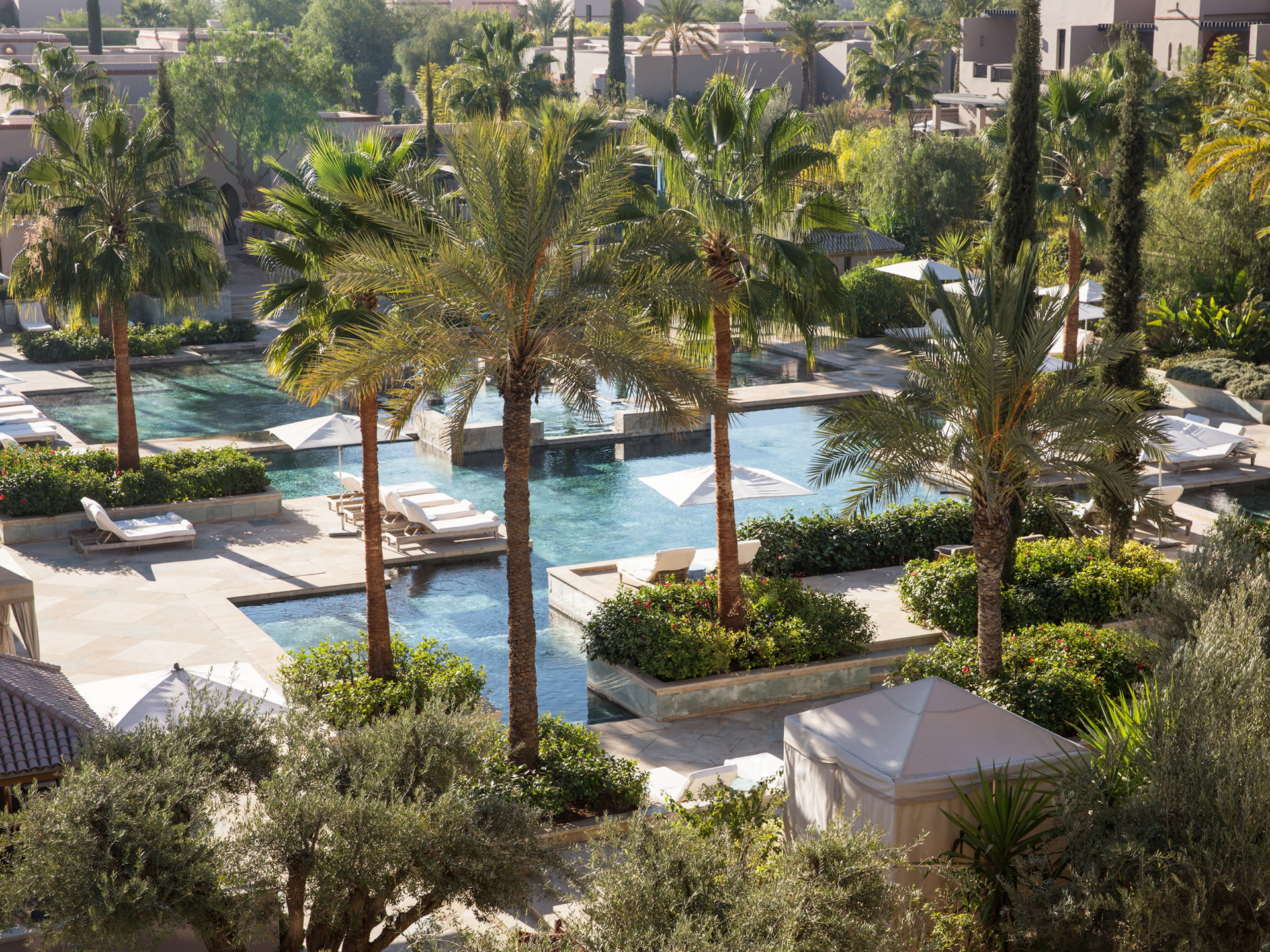Vue aérienne piscine Four Seasons Resort Marrakech