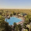 Vue aérienne piscine La Mamounia Marrakech avec oasis