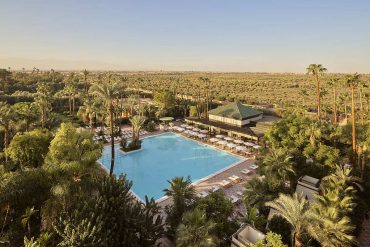 Vue aérienne piscine La Mamounia Marrakech avec oasis