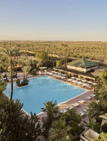 Vue aérienne piscine La Mamounia Marrakech avec oasis