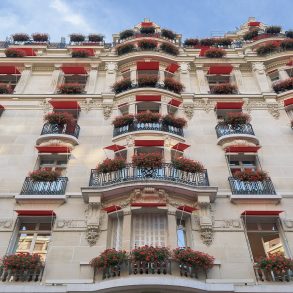 Plaza Athenee Paris — vue extérieure