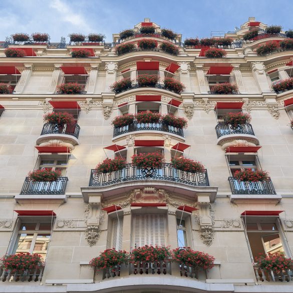 Plaza Athenee Paris — vue extérieure