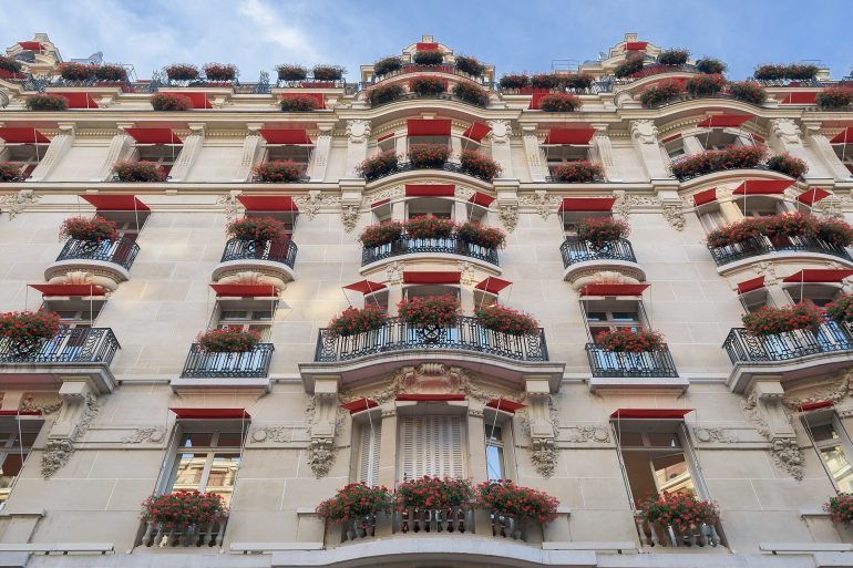Plaza Athenee Paris — vue extérieure