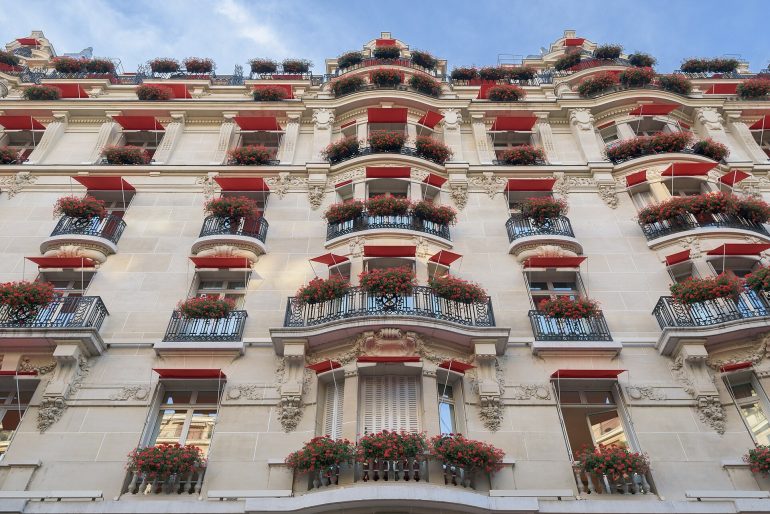 Plaza Athenee Paris — vue extérieure