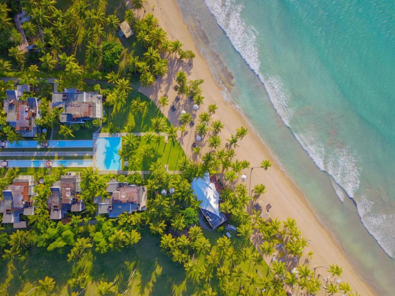 Vue aérienne du Sublime Samana Hotel & Residences avec piscine et plage caribéenne à Las Terrenas, République Dominicaine