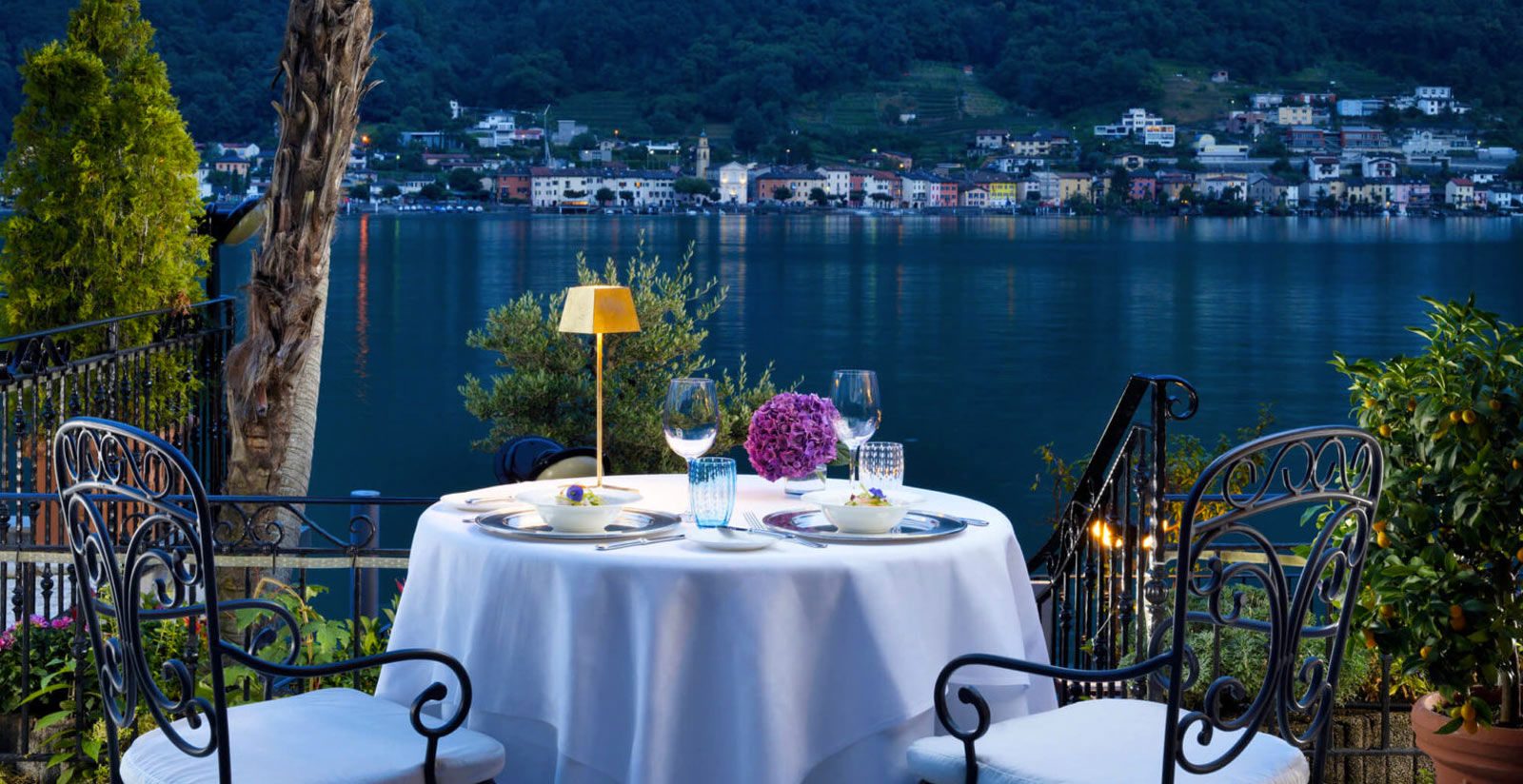 The Lago restaurant and its terrace overlooking Lake Lugano