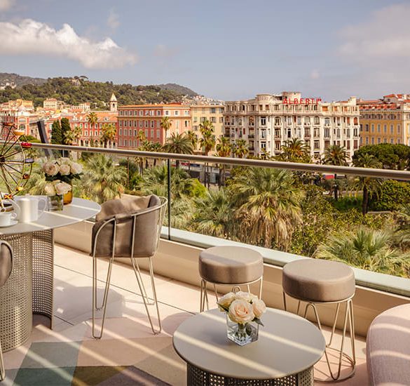 L'Anantara Plaza Nice et sa vue sur la ville depuis le rooftop