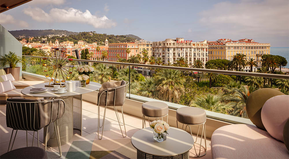 L'Anantara Plaza Nice et sa vue sur la ville depuis le rooftop