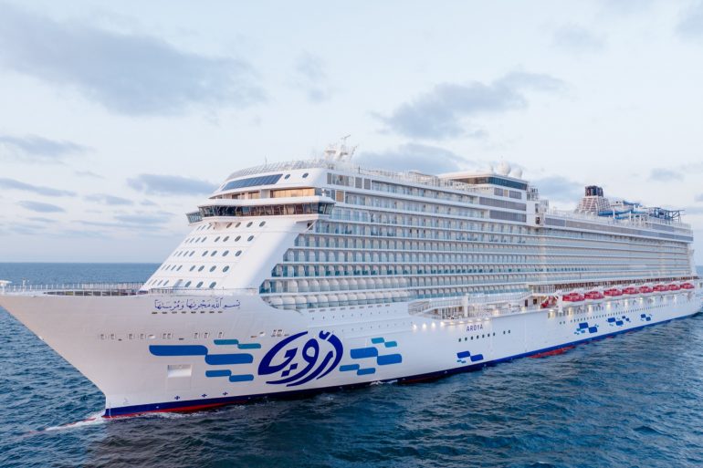 Le paquebot AROYA en mer, premier navire-hôtel de luxe d'Arabie saoudite