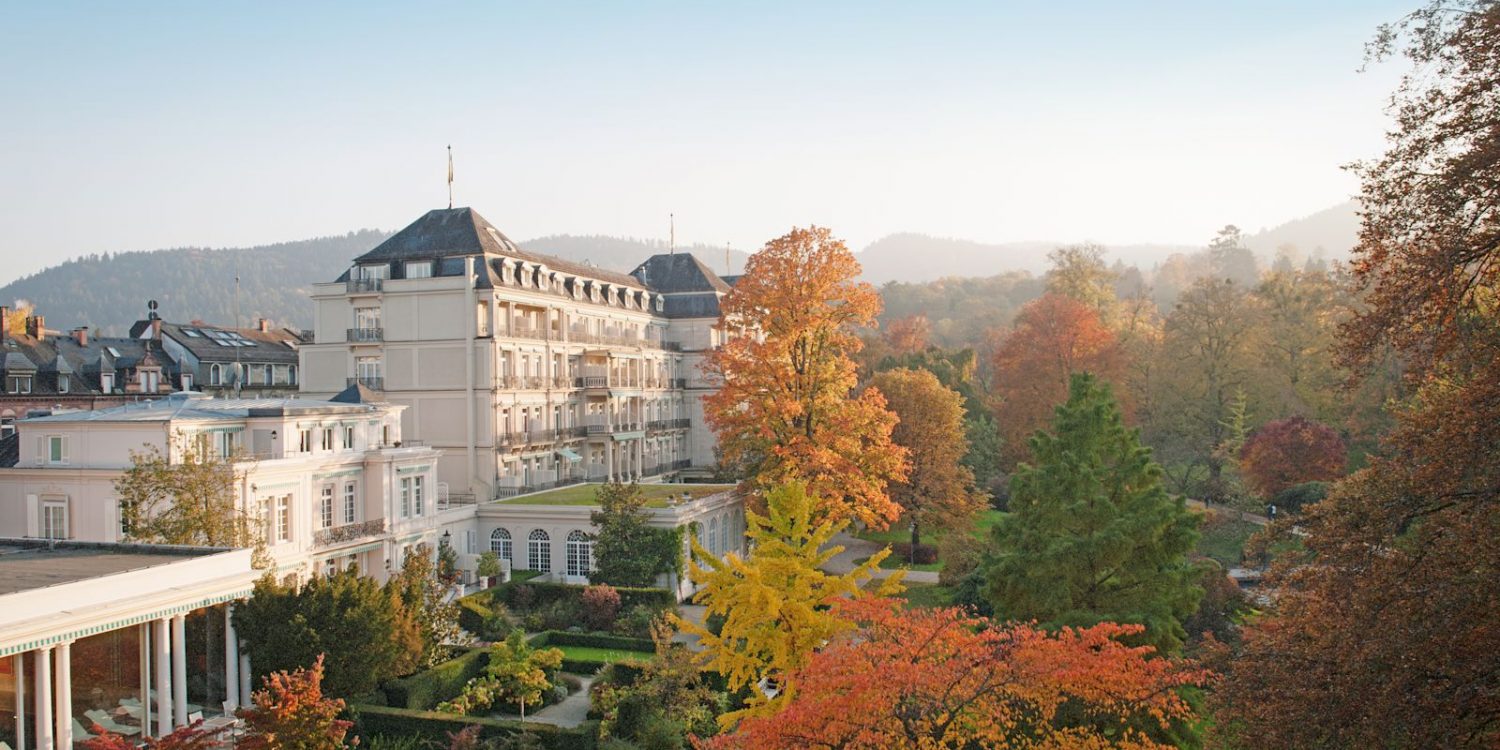 Façade du Brenners Park-Hotel & Spa à Baden-Baden en automne