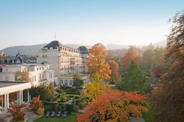 Façade du Brenners Park-Hotel & Spa à Baden-Baden en automne