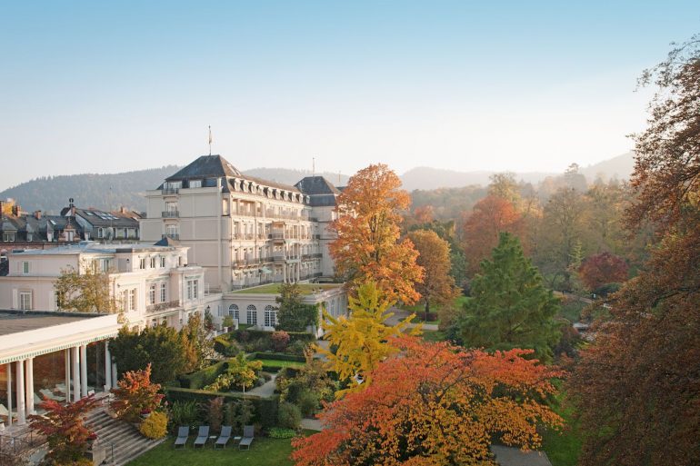 Façade du Brenners Park-Hotel & Spa à Baden-Baden en automne
