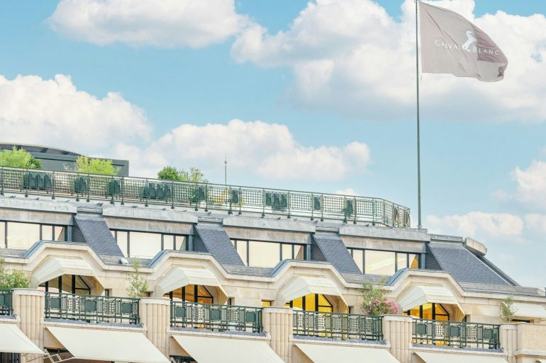 La façade du Cheval Blanc Paris, le palace LVMH de la Samaritaine