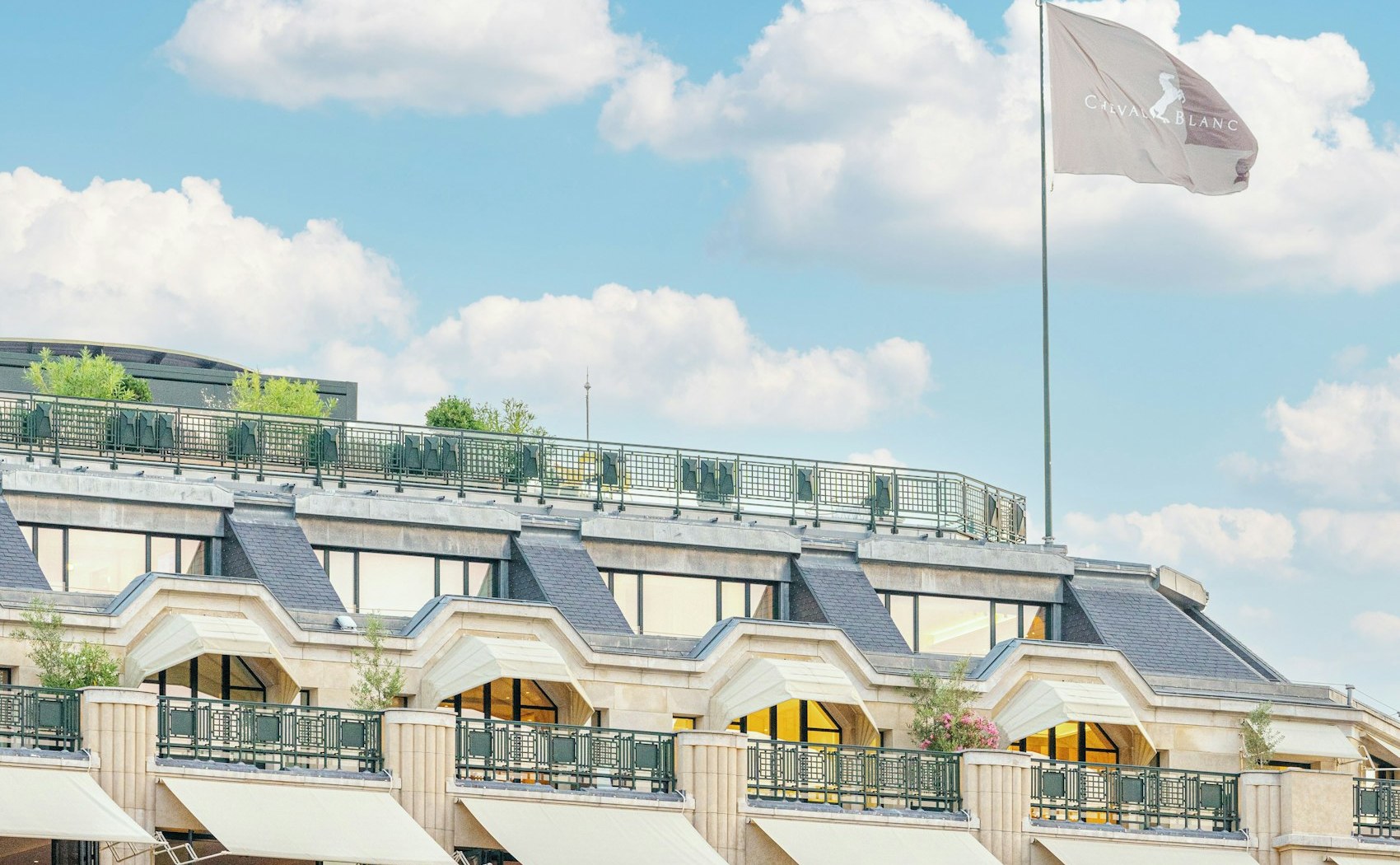 La fachada del Cheval Blanc Paris, el palace de LVMH en La Samaritaine