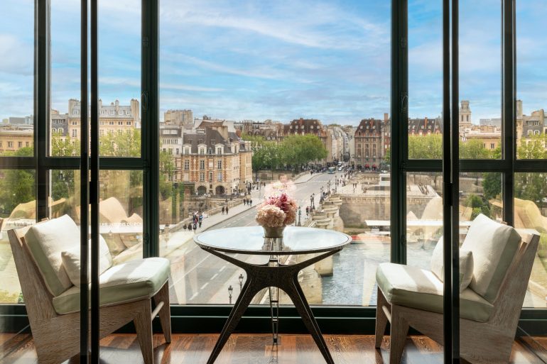Suite avec vue sur la Seine au Cheval Blanc Paris