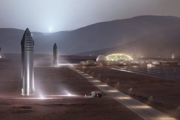 Rendu d'artiste SpaceX d'une base habitée sur Mars avec vaisseaux Starship, dôme d'habitation et panneaux solaires sur le sol rouge, illustrant le mythe de l'hôtel de luxe d'Elon Musk sur Mars