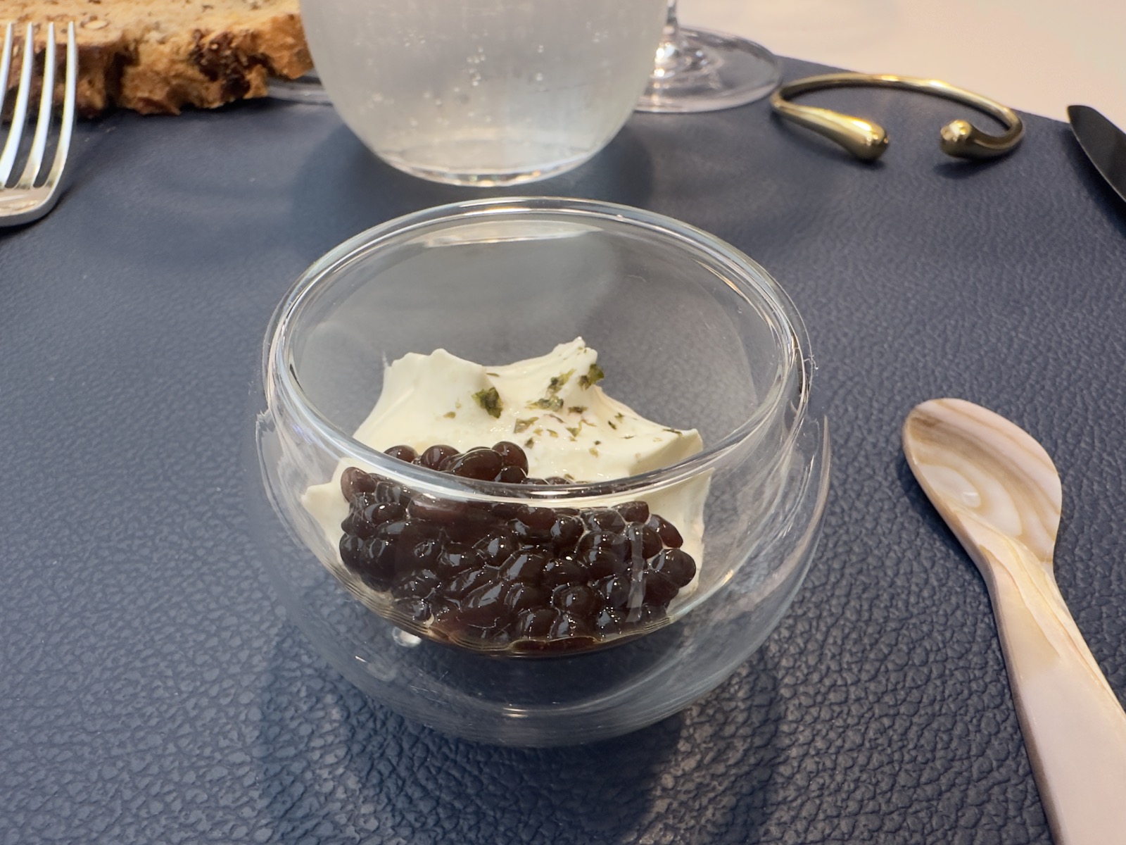 Entrée caviar et crème du déjeuner gastronomique à Roland-Garros