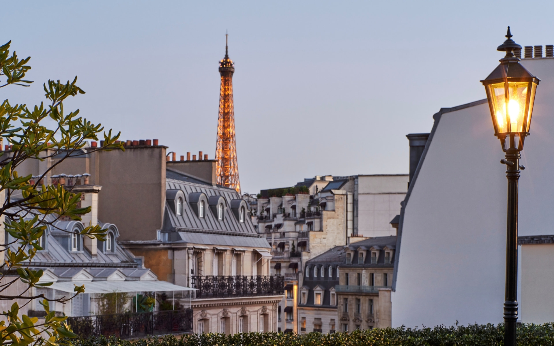 Vue sur la tour Eiffel depuis le Fouquet's Paris