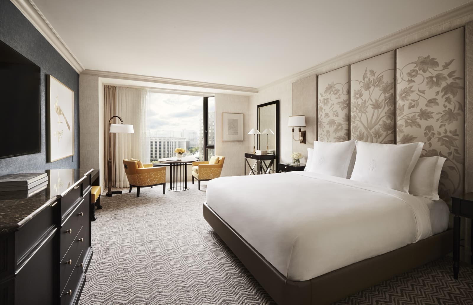 Une chambre du Four Seasons Boston ouverte sur le Public Garden