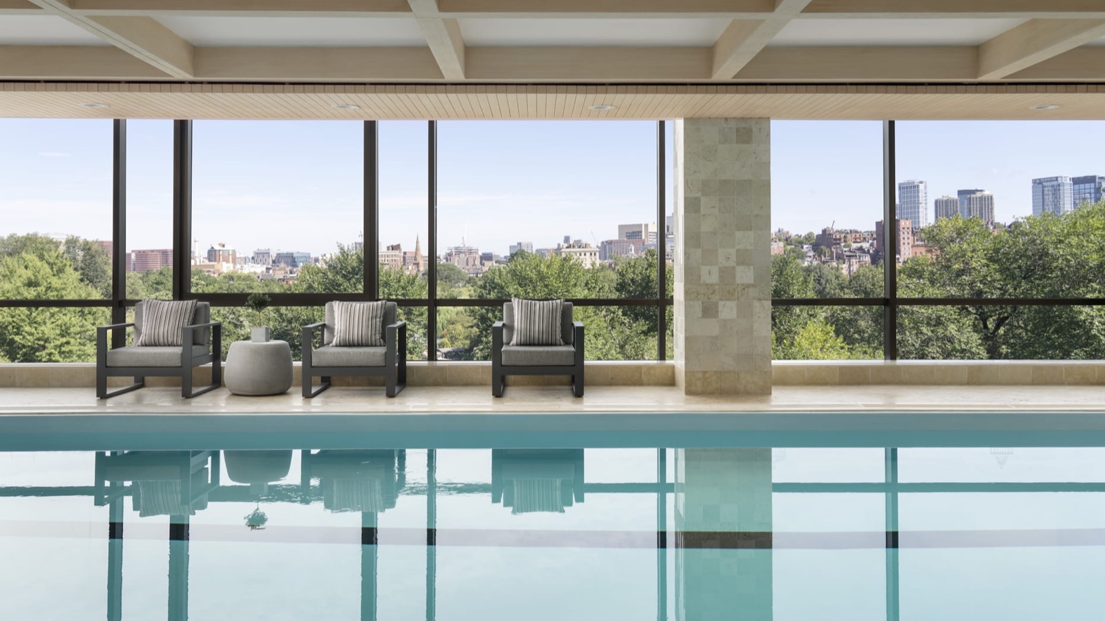 La piscine intérieure du Four Seasons Boston