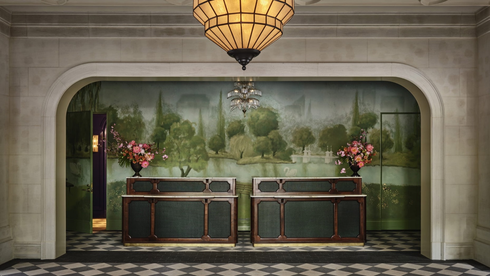 La réception du Four Seasons Boston et sa fresque végétale