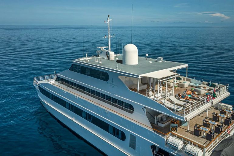 Four Seasons Explorer Palau yacht hotel croisiere de luxe aux Palaos