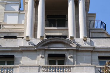 Facade du Four Seasons Hotel George V, avenue George V, Paris 8e