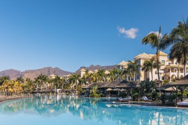 Gran Meliá Palacio de Isora, l'hôtel de la série Oasis sur Netflix, et sa piscine infinie à Tenerife