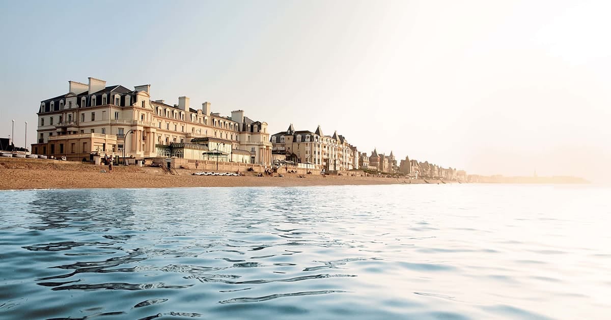 Le Grand Hôtel des Thermes à Saint-Malo, palace Belle Époque face à la mer