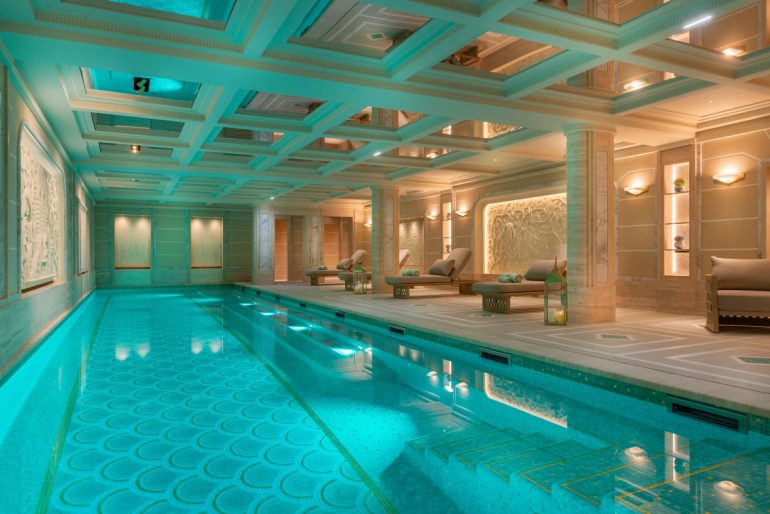 Canicule à Paris : où dormir au frais sans payer un palace (hôtels climatisés avec piscine)